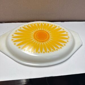 Vintage Pyrex Sunflower Daisy milk glass Casserole Dish lid only.